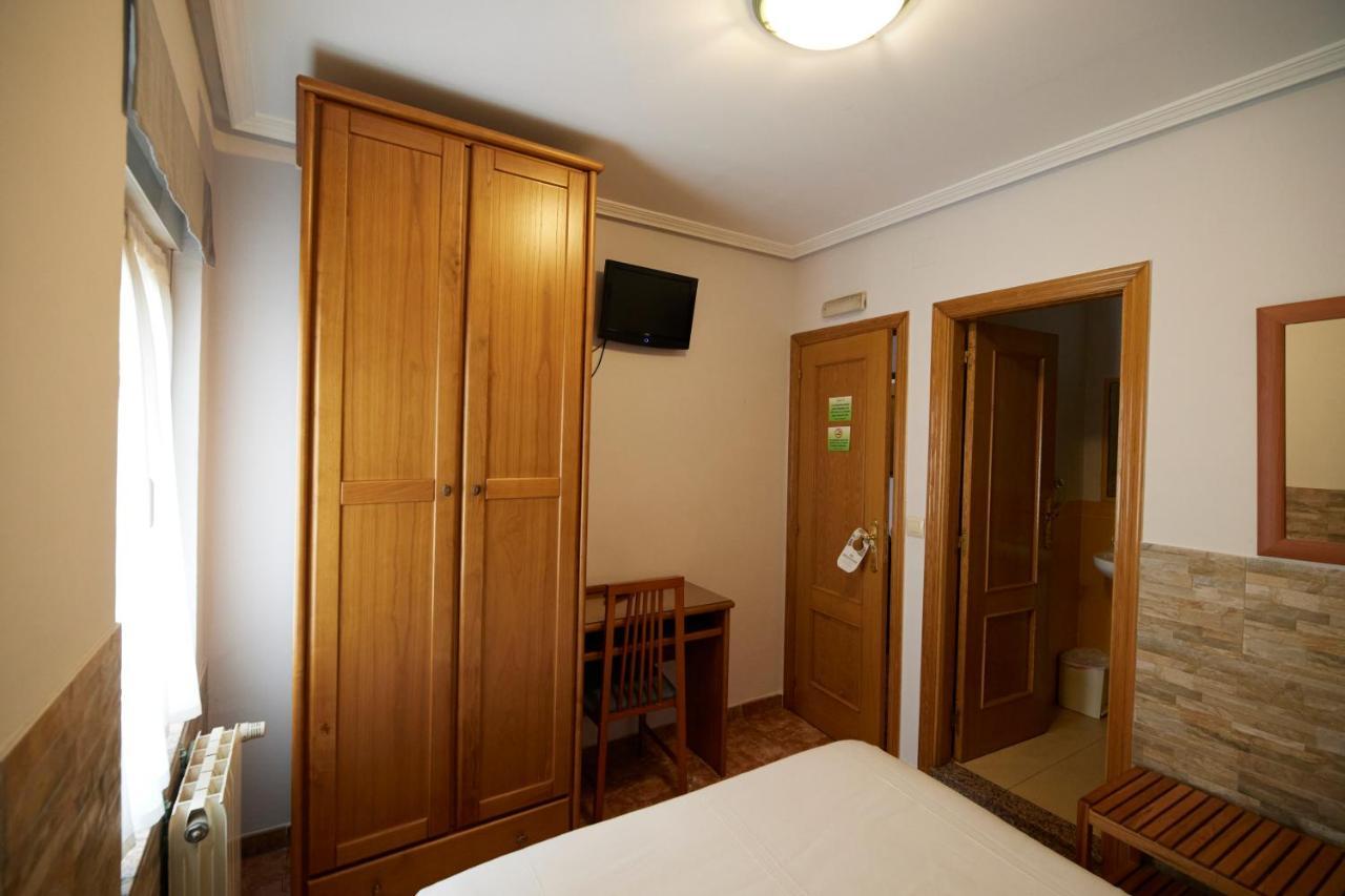 Pension Serafin Avilés Exterior foto